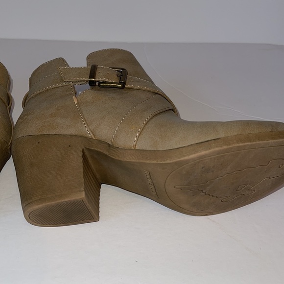 Rocket Dog Sasha Heeled Ankle Boots - Picture 15 of 16